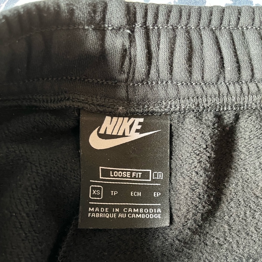 Black jogger Nike for women